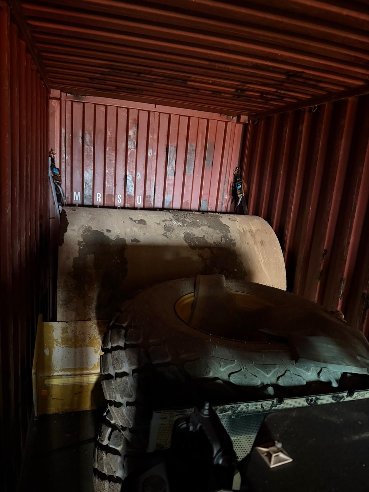 Rollers packing – CAT CS76 roller drum packed in a 40ft high cube