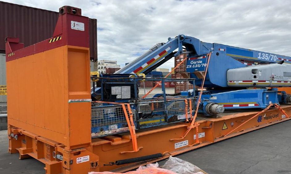 Boom Lifts packing – Genie ZX135-70 boom lift lashed on a flat rack