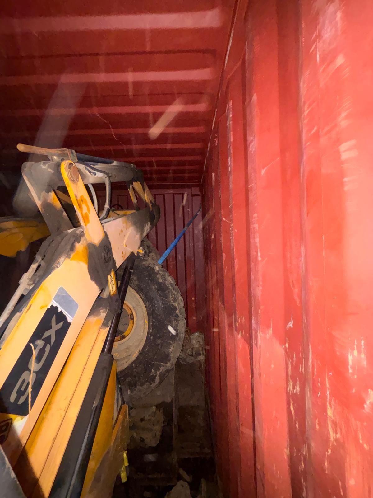 Backhoe Loaders packing – JCB 3CX loader frame raised in a 40ft high cube