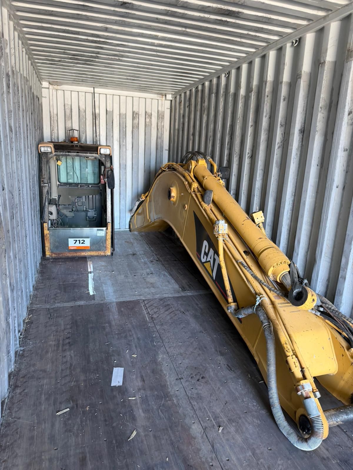 Excavators packing – CAT 322CL cab and boom packed in a 40ft high cube