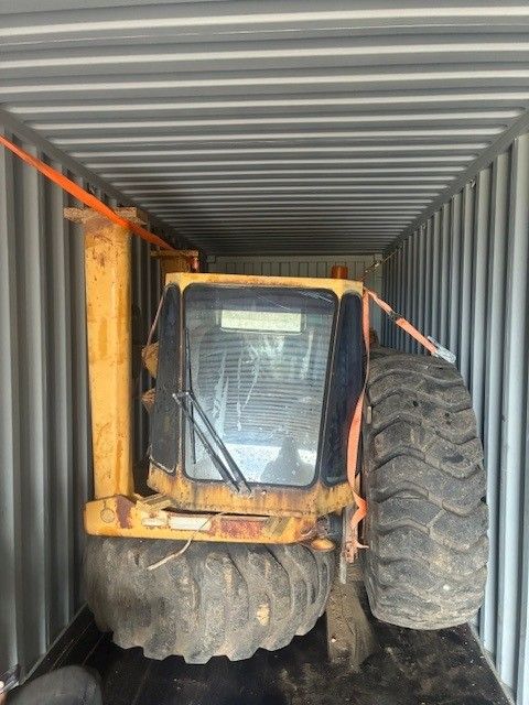 Wheel Loaders packing – CAT 966D cab and wheels packed in a container