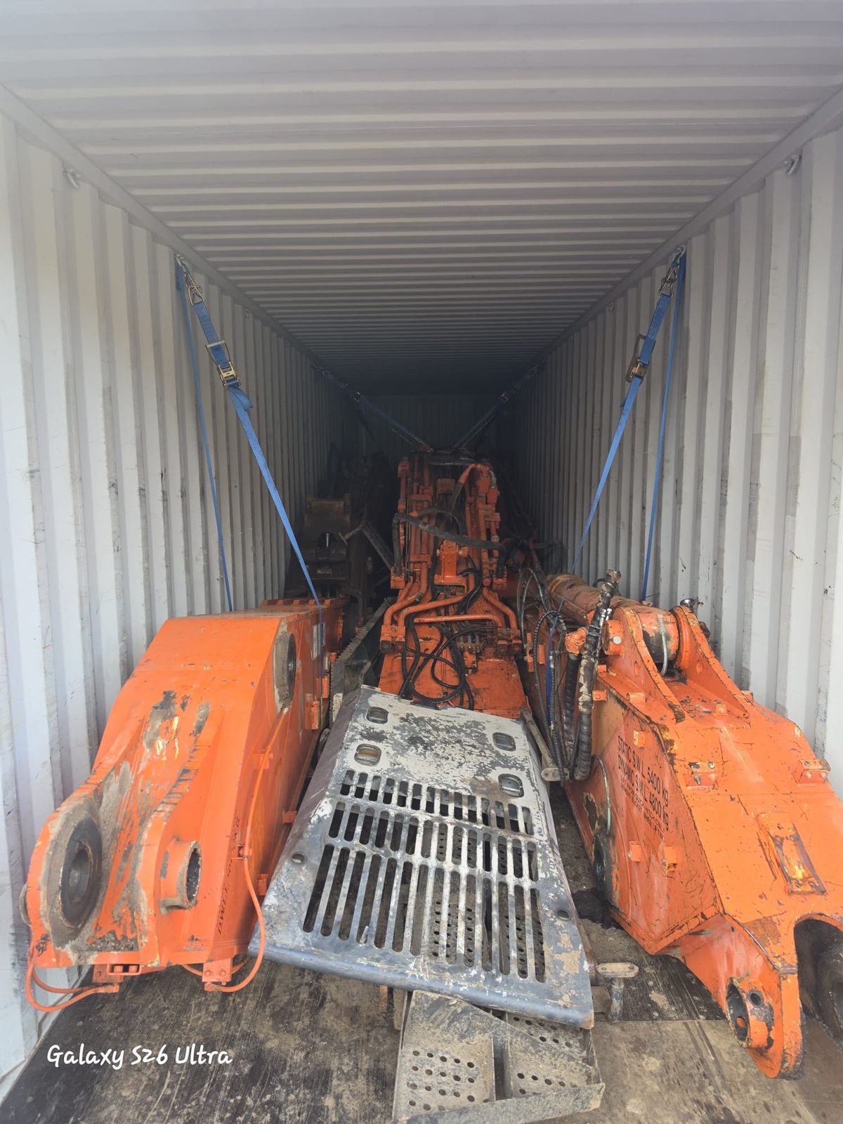 Excavators packing – Hitachi ZX360 excavator parts packed in a container