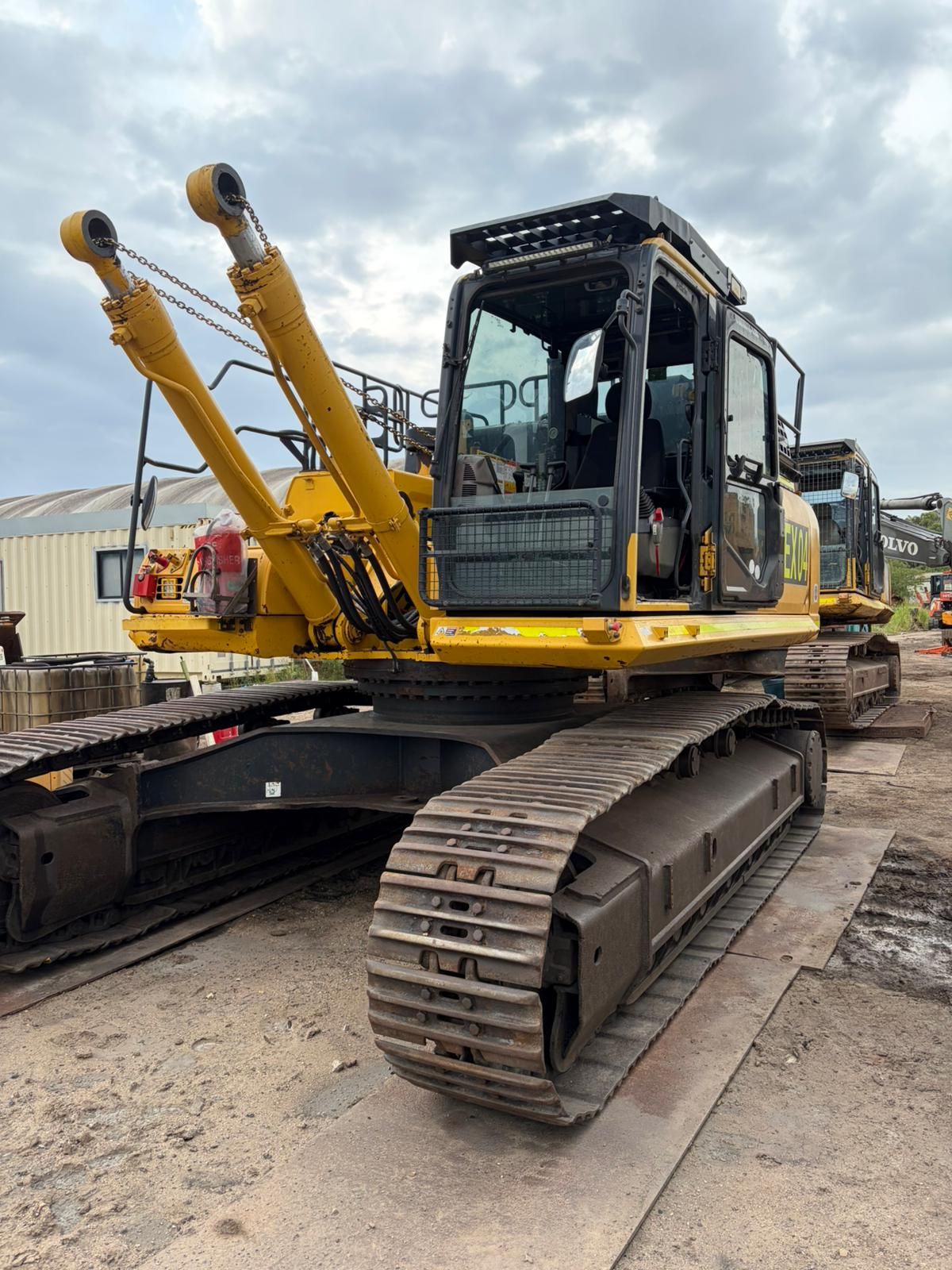 Excavators packing – Komatsu PC490LC-8 partially dismantled in RoRo configuration